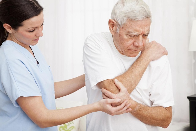 Phòng bệnh xương khớp ở người lớn tuổi: Bí quyết sống khỏe, vận động dẻo dai